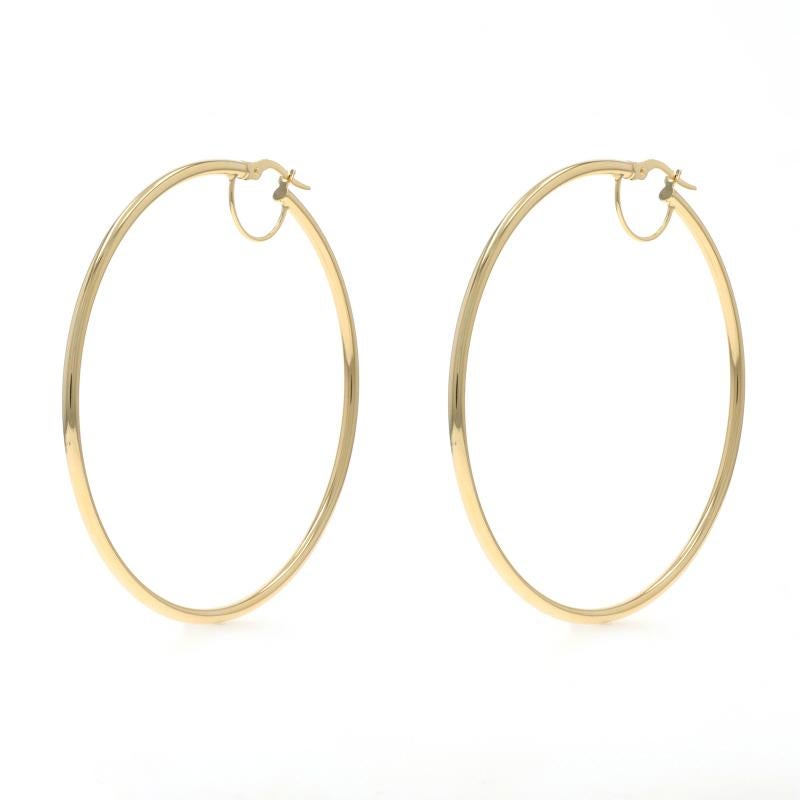 Contenuto del metallo: Oro giallo 14k

Stile: A cerchio
Tipo di chiusura: Chiusura a scatto

Misure

Altezza (dalla cauzione fissa): 2 13/16