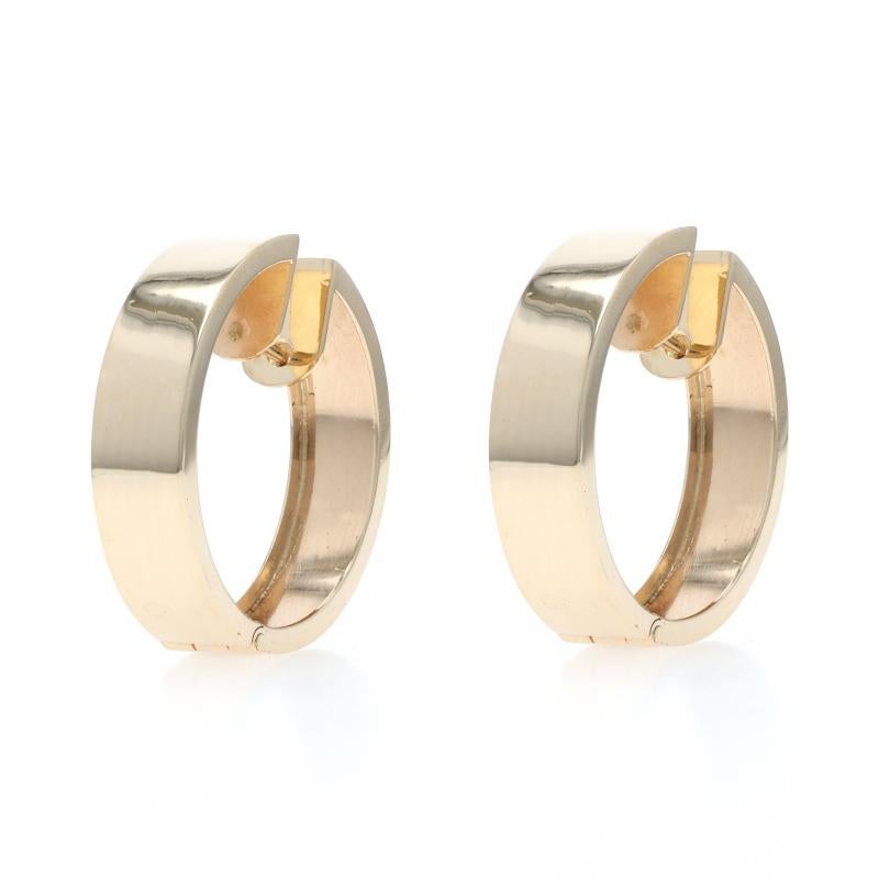 Contenuto del metallo: Oro giallo 14k

Stile: A cerchio
Tipo di chiusura: Chiusura a scatto

Misure

Alto: 1 3/32