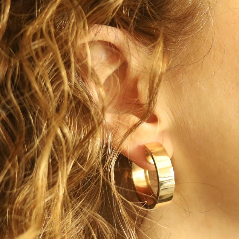 Orecchini a cerchio in oro giallo - 14k - forati In condizioni ottime in vendita a Greensboro, NC