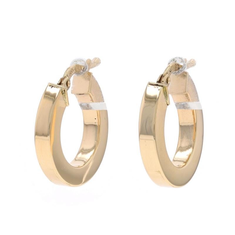 Contenu du métal : Or jaune 14k

Style : Cercle
Type de fermeture : Fermeture par boutons-pression
Caractéristiques : Bords carrés, construction creuse pour un port confortable tout au long de la journée

Mesures
Haut : 1/2