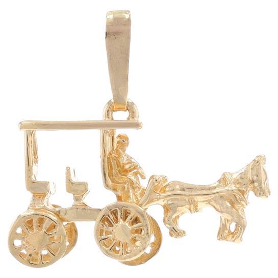 Pendentif cheval dessiné en or jaune - roues de transport en 14 carats mobiles en vente