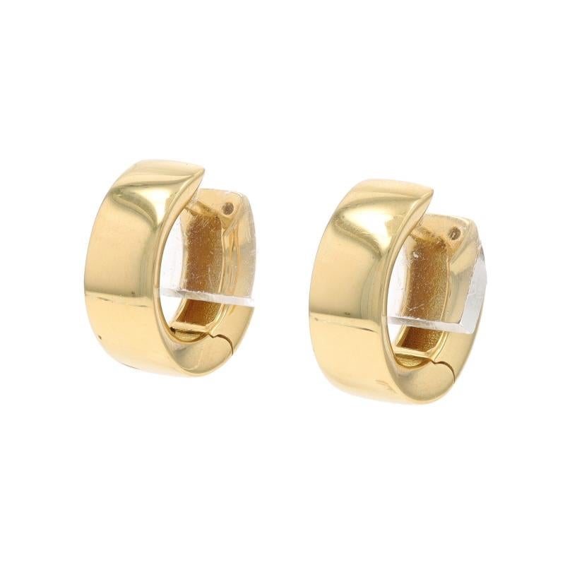 Contenu du métal : Or jaune 18k

Style : Huggie Hoop
Type de fermeture : Fermeture par boutons-pression verrouillables

Mesures

Hauteur : 5/16