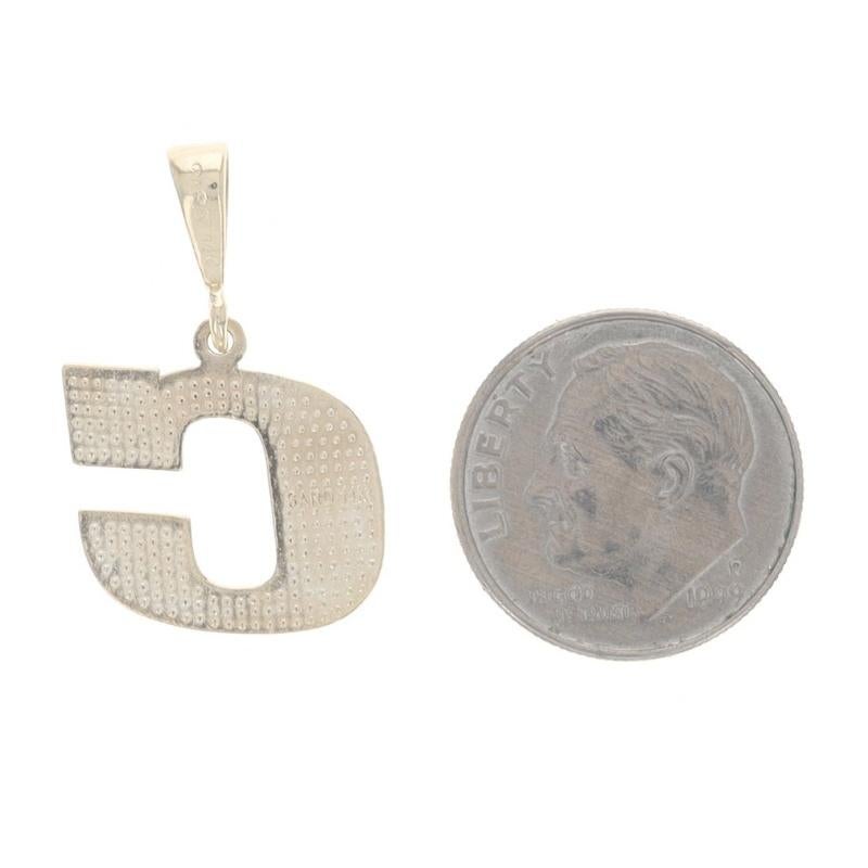 Donna Ciondolo con iniziale C in oro giallo - 14k Monogram Lettera Unisex in vendita