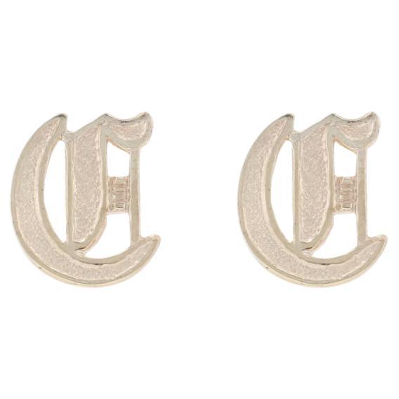 Orecchini a perno in oro giallo con iniziale C, 10k Monogram, trafitto in vendita
