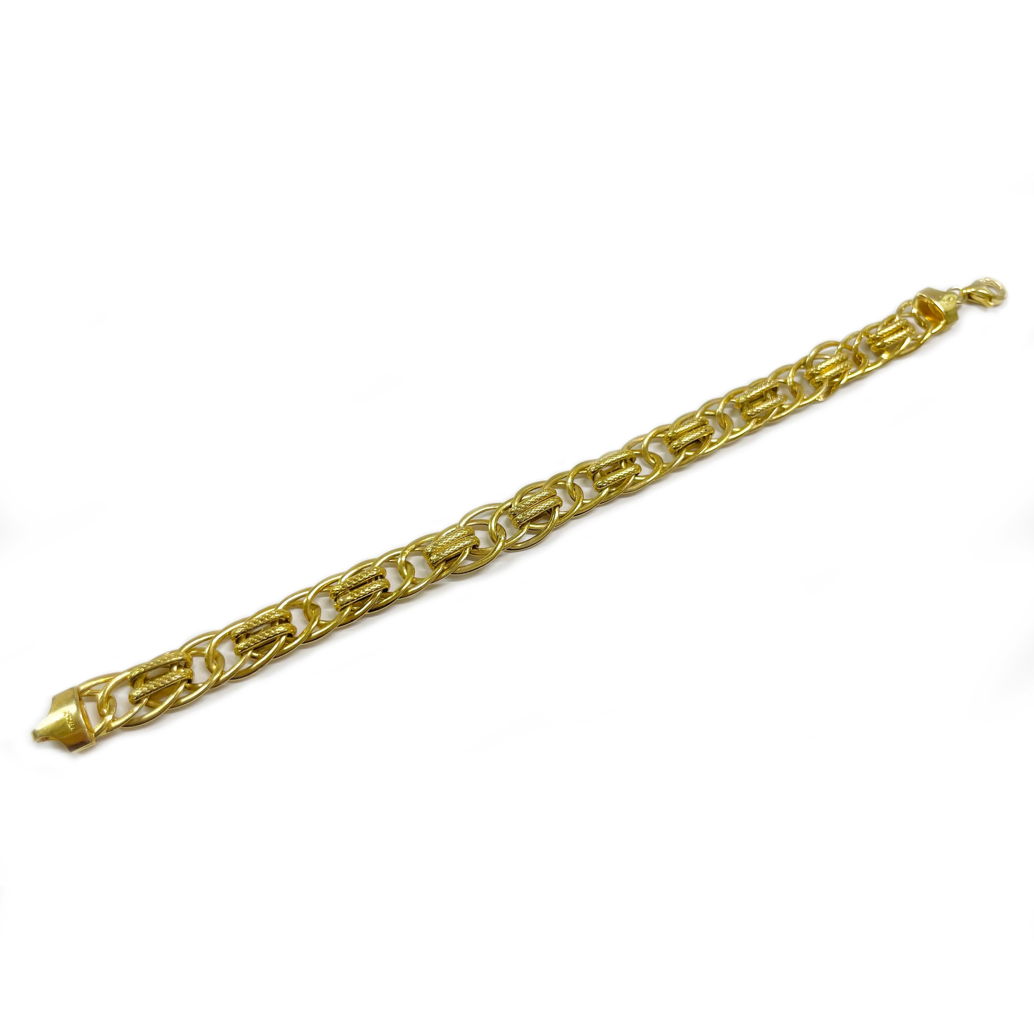 Yellow Gold Interlocking Curb Link Bracelet In Good Condition For Sale In Palm Desert, CA