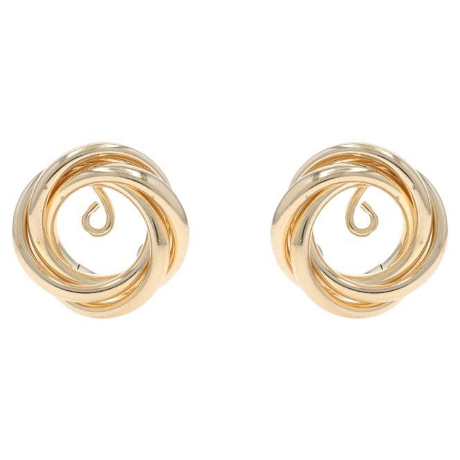 Orecchini a cerchio intrecciati in oro giallo con borchie 14k in vendita