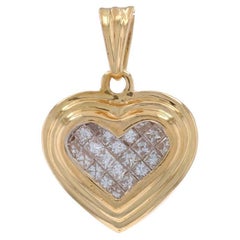Ciondolo a grappolo in oro giallo con diamanti incastonati 14k Princess .50ctw Love