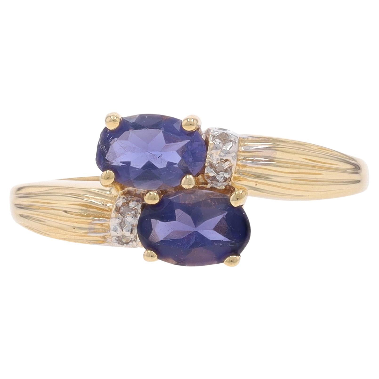 Anillo de Oro Amarillo con Diamante Iolita - 14k Ovalado .58ctw Dos Piedras Bypass