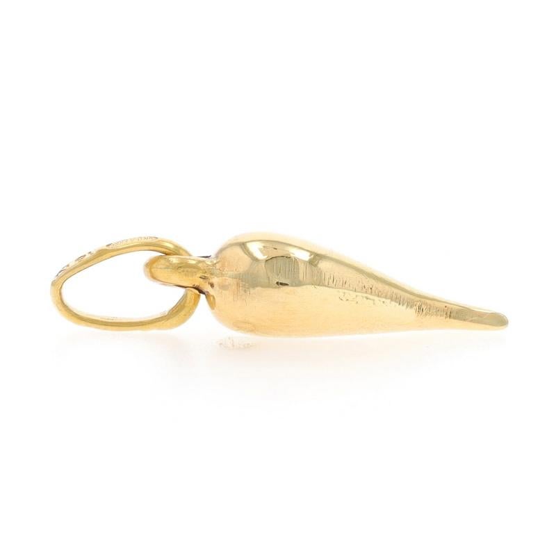 Pendentif en or jaune en forme de corne italienne 18k Cornicello Italie Excellent état - En vente à Greensboro, NC