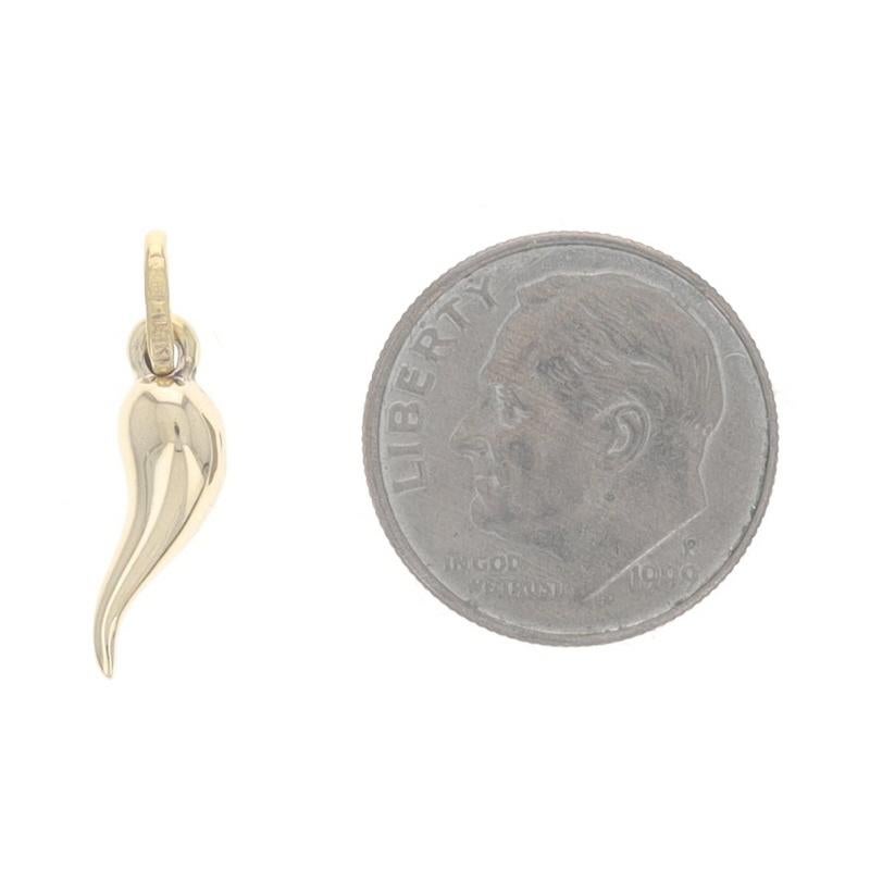 Pendentif en or jaune en forme de corne italienne 18k Cornicello Italie Pour femmes en vente