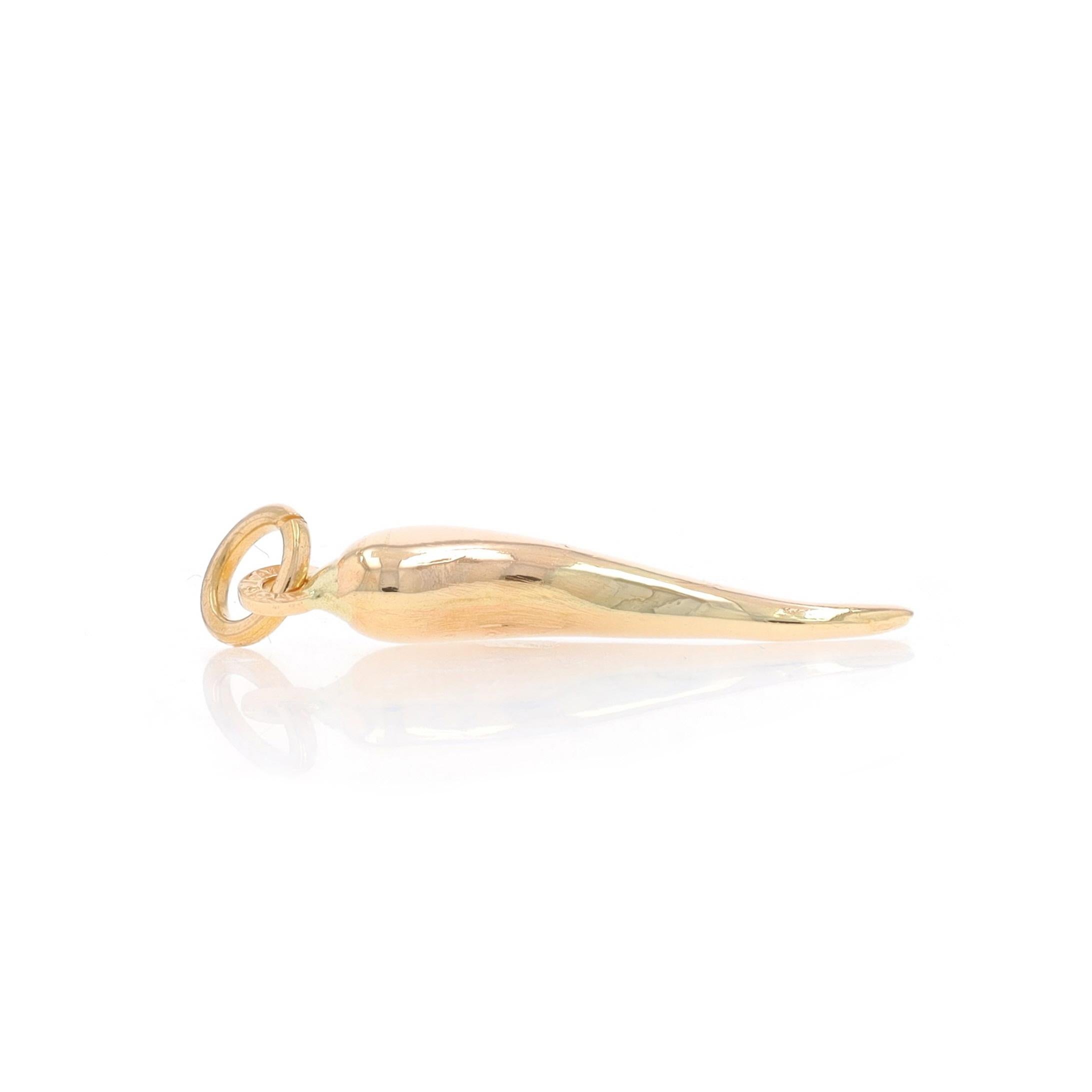 Metal Content: 18k Yellow Gold

Theme: Italian Horn, Good Luck
Features: Hollow Construction

Measurements

Tall (from stationary bail): 1 5/32
