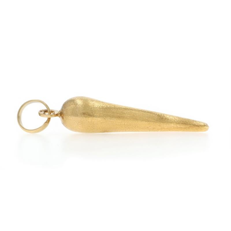 Pendentif unisexe en or jaune en forme de corne italienne 18k Porte-bonheur Excellent état - En vente à Greensboro, NC