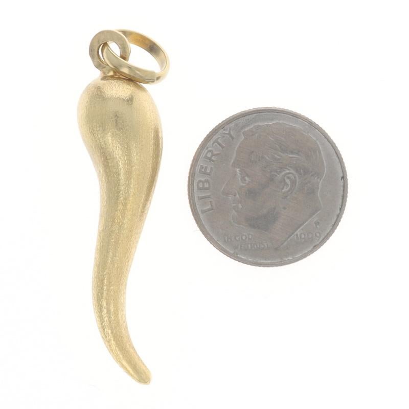 Pendentif unisexe en or jaune en forme de corne italienne 18k Porte-bonheur Unisexe en vente