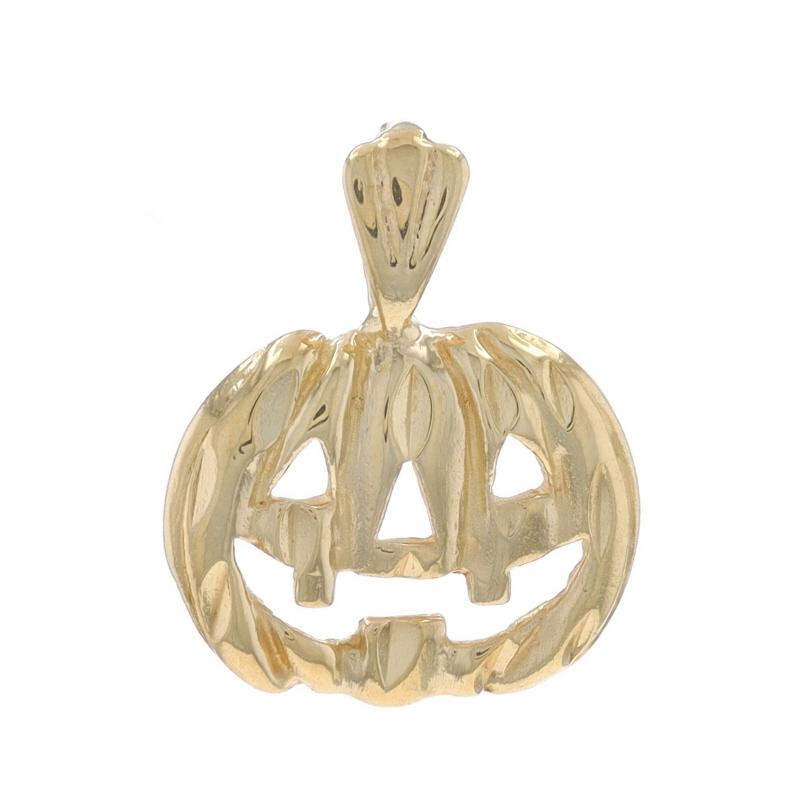 Contenido de metal: Oro amarillo de 14 quilates

Tema: Jack-O'-Lantern, Calabaza de Halloween
Características: Detalle de corte abierto

Medidas

Alto (desde la presilla fija) 5/8