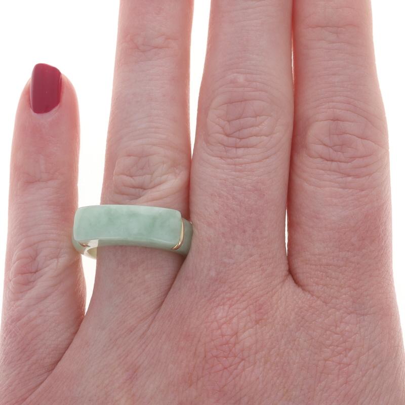 Fascia di giadeite in oro giallo - Anello 14k SZ 8 In condizioni ottime in vendita a Greensboro, NC