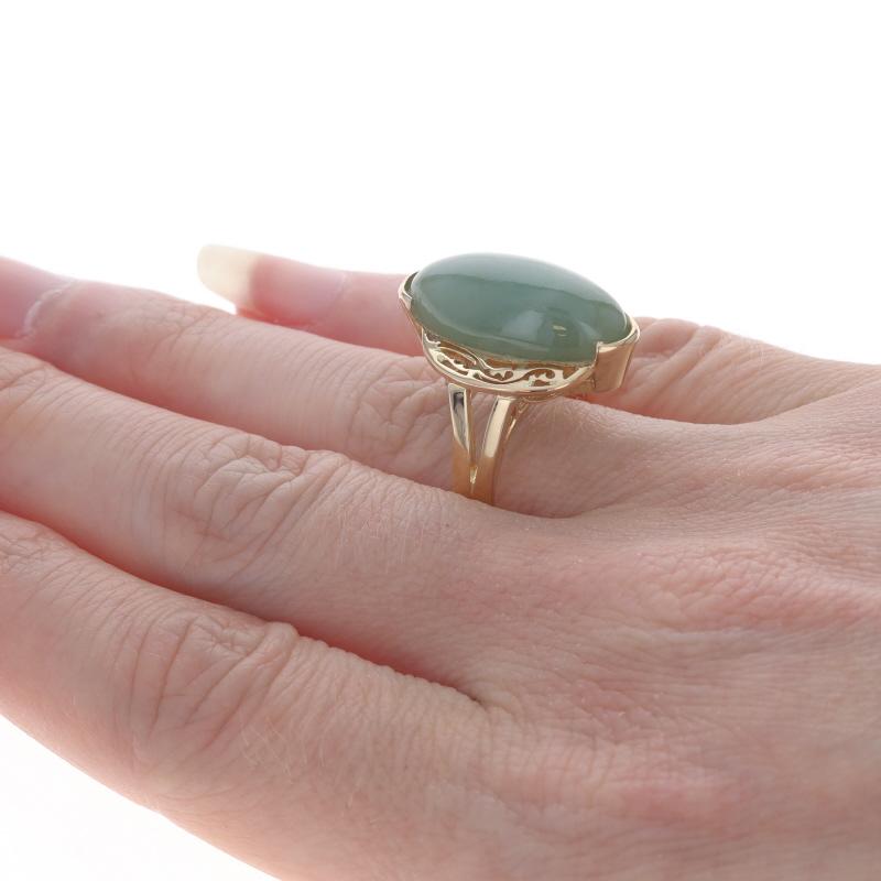 Yellow Gold Jadeite Cocktail Solitaire Ring - 18k Marquise Cabochon For Sale 1