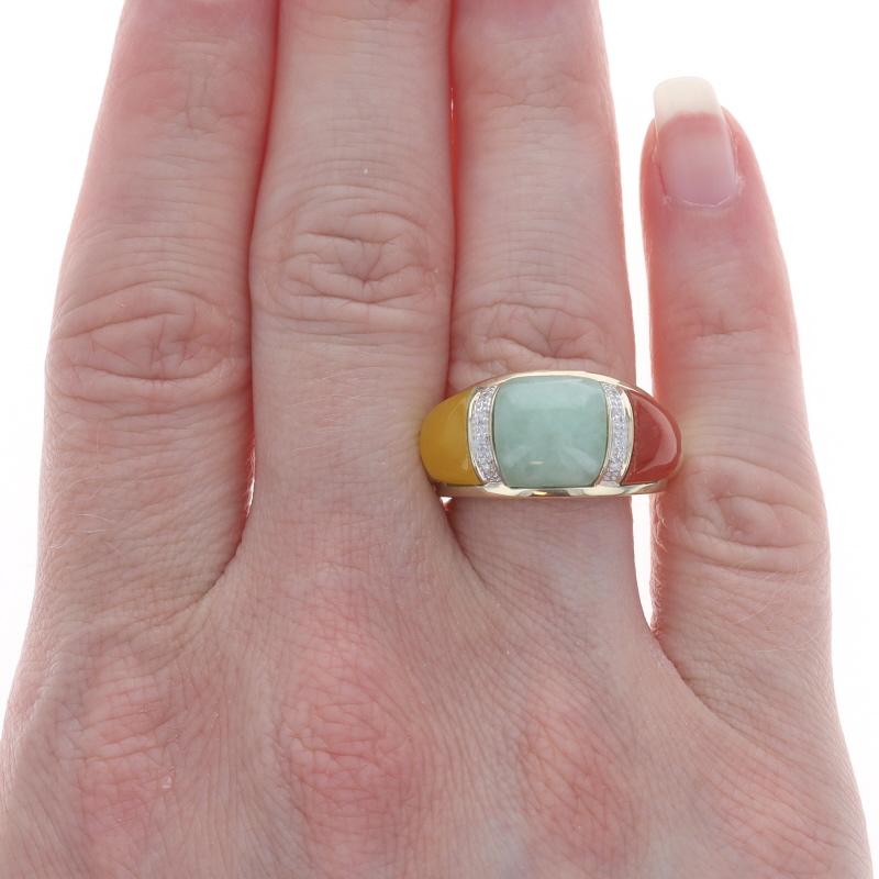 Taille simple Bague à trois pierres en or jaune, jadéite, diamant et cabochon 10 carats, taille 7 1/4 traitée en vente