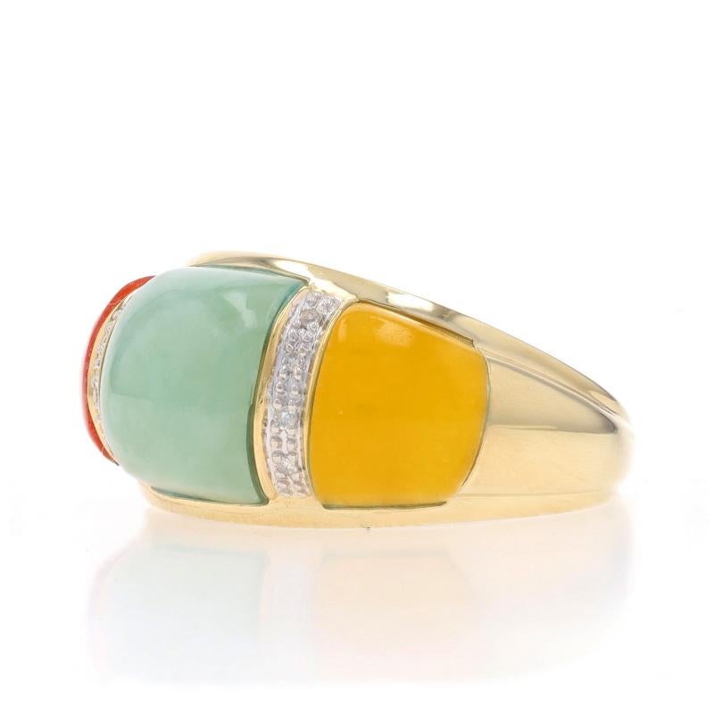 Bague à trois pierres en or jaune, jadéite, diamant et cabochon 10 carats, taille 7 1/4 traitée Excellent état - En vente à Greensboro, NC