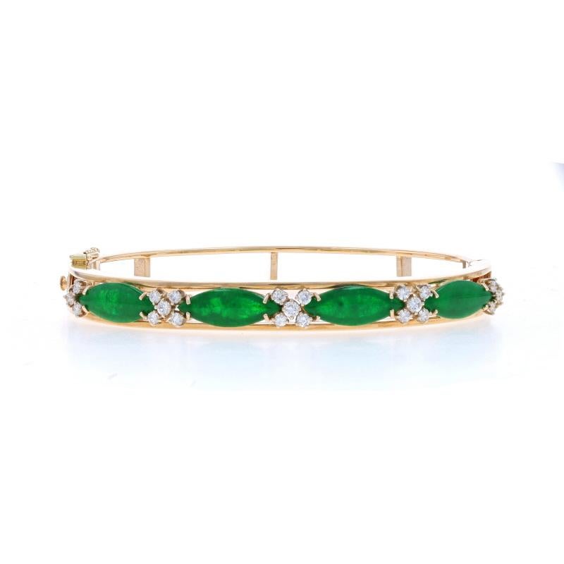 Metallgehalt: 14k Gelbgold

Informationen zu Stein
Natürlicher Jadeit
Behandlung: Routinemäßig verbessert
Karat(e): 2.67ctw
Schliff: Marquise Cabochon
Farbe: Grün

Natürliche Diamanten
Karat(e): .77ctw
Schliff: Runder Brillant
Farbe: F - G
Reinheit:
