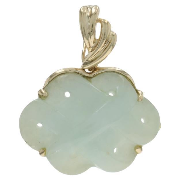 Pendentif en or jaune avec nœud sans fin en jadéite - 14k Harmony Eternal Love en vente