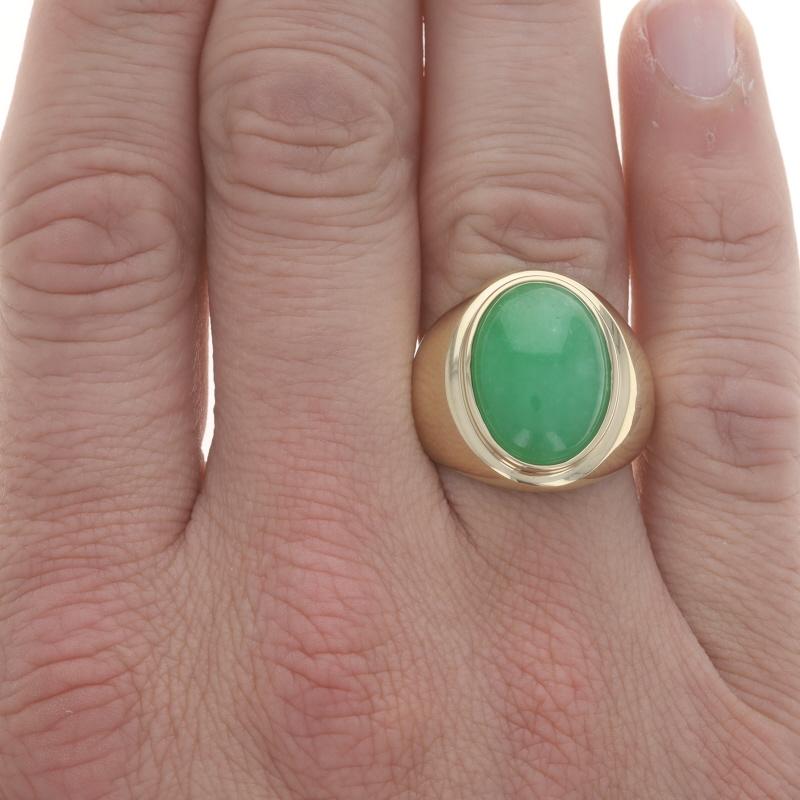 Yellow Gold Jadeite Men's Ring - 14k Oval Cabochon Solitaire In Excellent Condition For Sale In Greensboro, NC