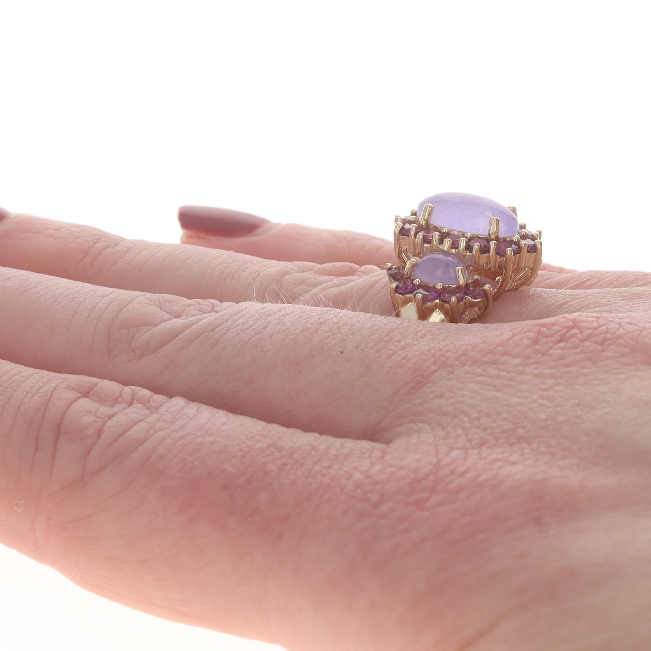 Jadeite Rhodolite Garnet Three-Stone Halo Ring 14k Oval Cab 5.50ctw Yellow Gold Jadeite Rhodolite Garnet Three-Stone Halo Ring 14k Oval Cab 5.50ctw Pour femmes en vente