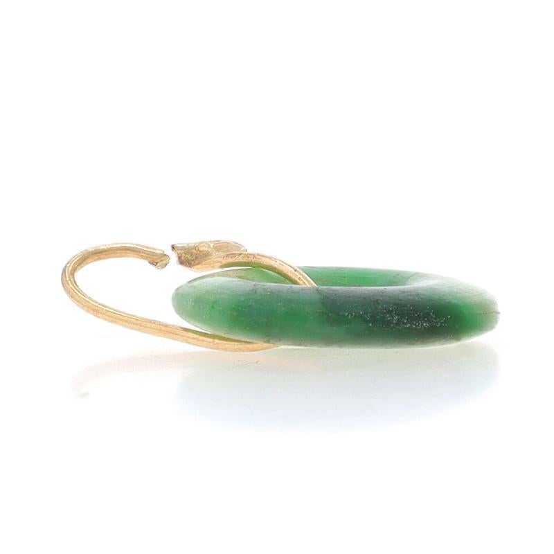 Pendentif solitaire en or jaune Jadeite - 14k Circle Disc Excellent état - En vente à Greensboro, NC