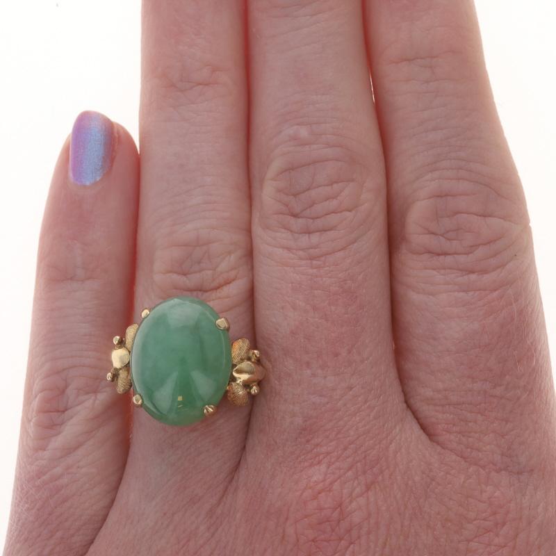 Yellow Gold Jadeite Vintage Cocktail Solitaire Ring - 18k Oval Cabochon 16.80ct In Excellent Condition For Sale In Greensboro, NC