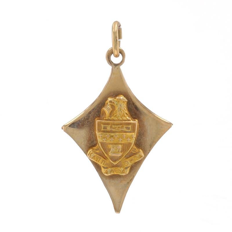 Schwesternschaft: Kappa Alpha Theta
Gründungsdatum der Schwesternschaft: 1870

Metallgehalt: 10k Gelbgold

Messungen

Höhe (vom stationären Bügel): 29/32