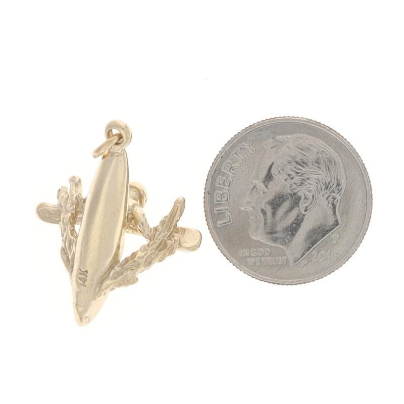 Yellow Gold Kayaking Charm - 14k Aquatic Recreation Waterway Travel In Excellent Condition For Sale In Greensboro, NC