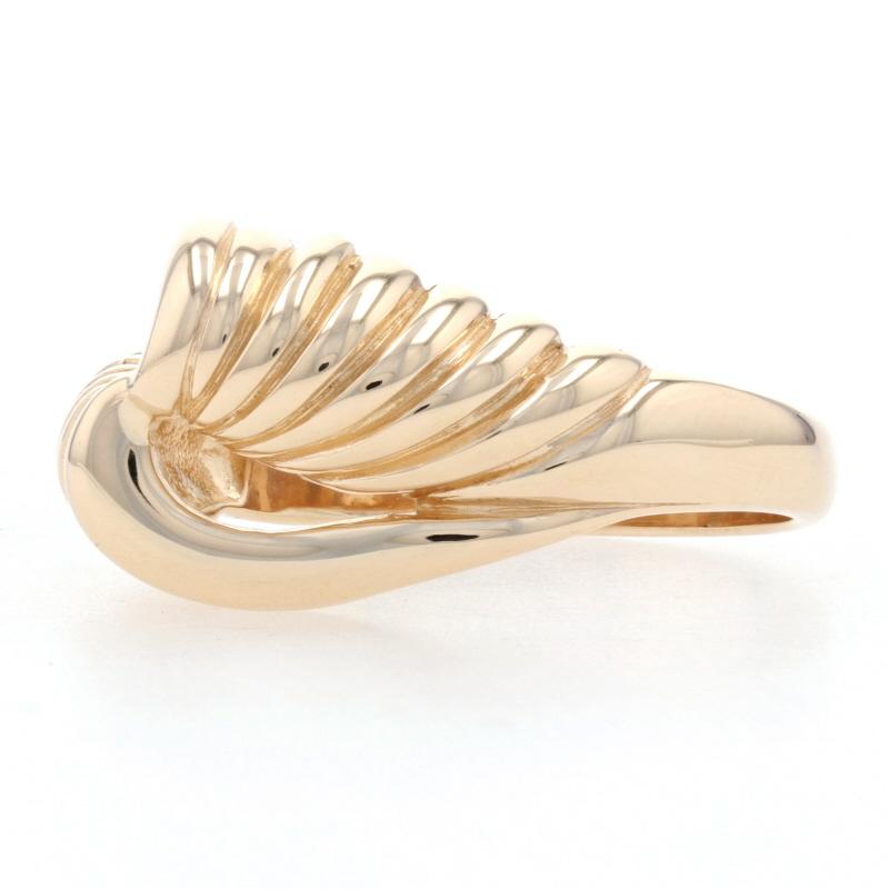 Yellow Gold Knot Statement Bypass Ring, 14k Ribbed In Excellent Condition In Greensboro, NC
