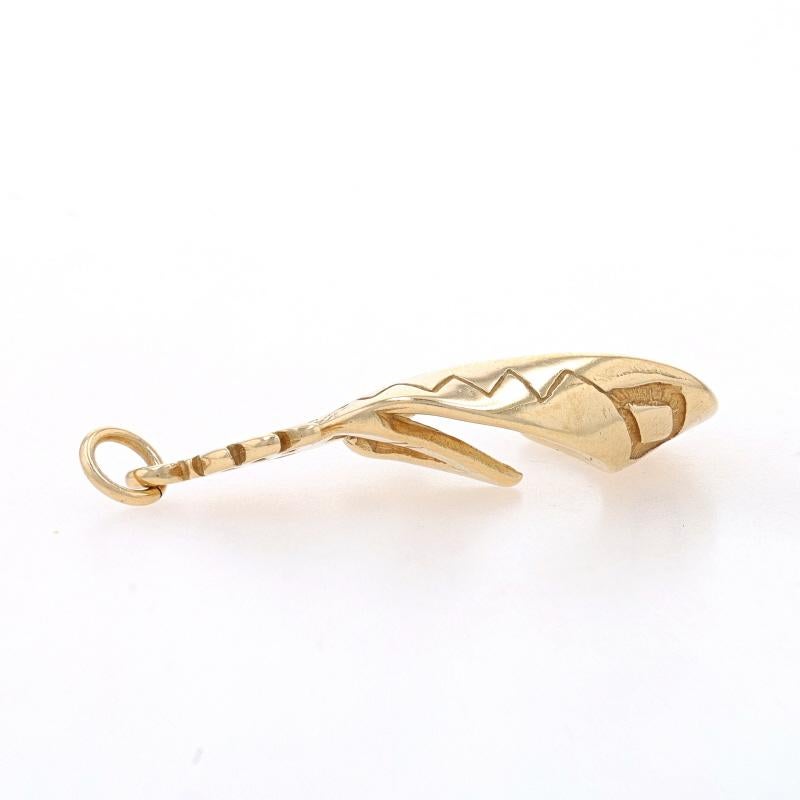 Metallgehalt: 14k Gelbgold

Thema: Kokopelli, indianische Gottheit, Flötenspieler
Merkmale: Geätzte Detaillierung

Messungen

Höhe (ab feststehendem Bügel): 1 3/8
