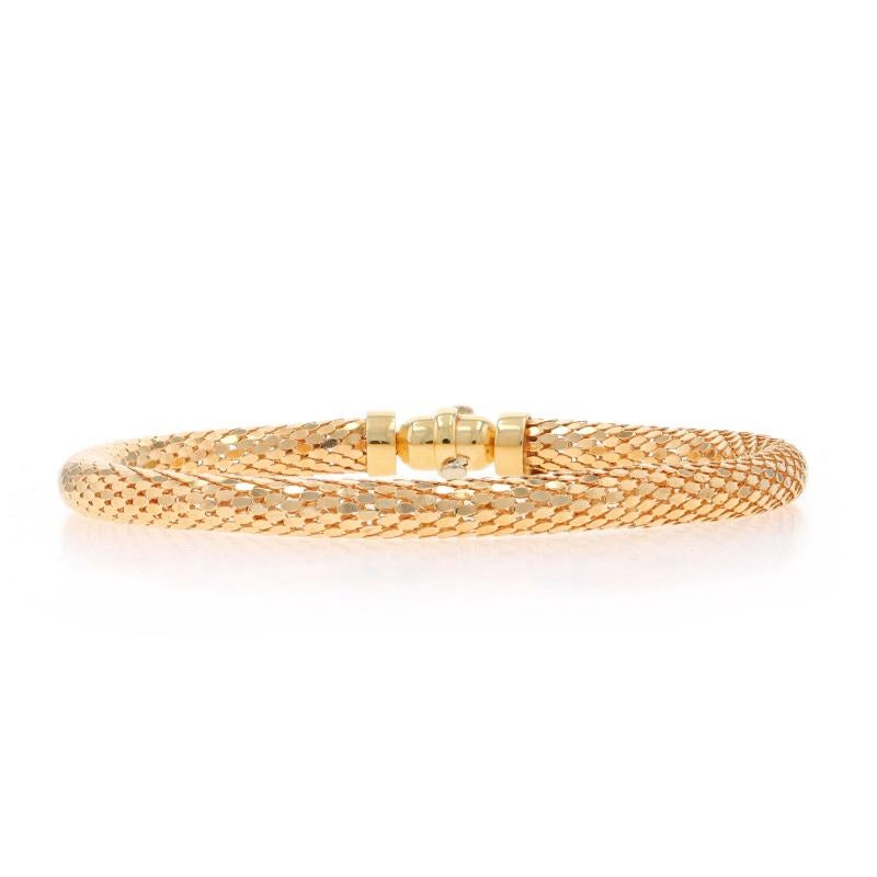 Metal Content: 14k Yellow Gold

Chain Style: Korean
Bracelet Style: Chain
Fastening Type: Locking Snap Clasp

Measurements

Length: 8 1/4
