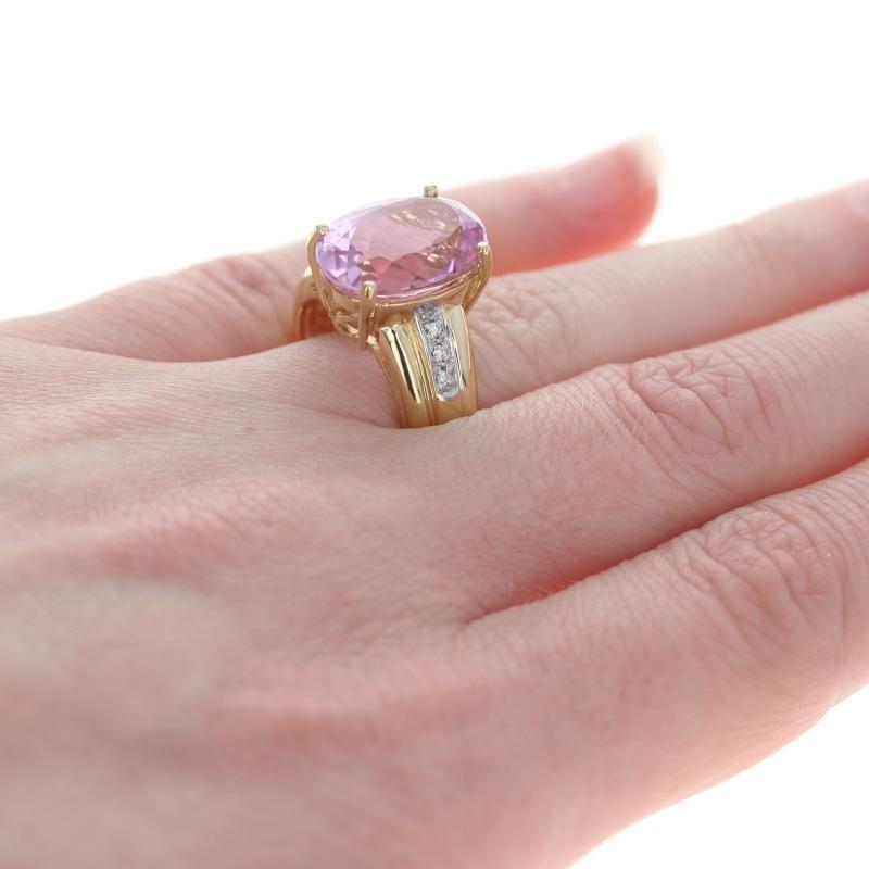 Yellow Gold Kunzite & Diamond Ring - 18k Oval 8.86ctw In Excellent Condition For Sale In Greensboro, NC