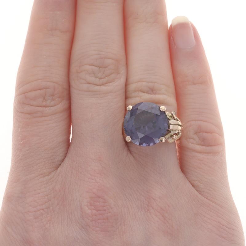Round Cut Yellow Gold Lab-Created Color Change Sapphire Retro Cocktail Ring 14k 10.30ct For Sale