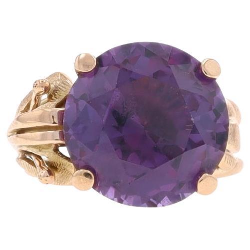 Yellow Gold Lab-Created Color Change Sapphire Retro Cocktail Ring 14k 10.30ct For Sale