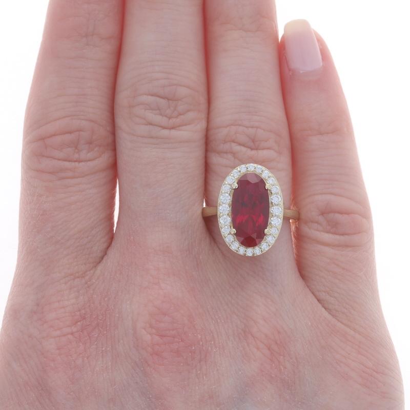 Taille ovale Or Jaune Bague Halo Rubis Cubic Zirconia 14k Oval 4.26ctw Cathedral en vente