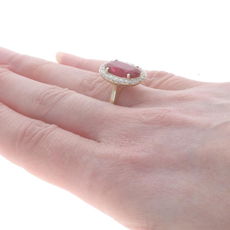 Or Jaune Bague Halo Rubis Cubic Zirconia 14k Oval 4.26ctw Cathedral Pour femmes en vente