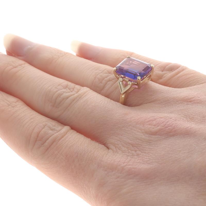 Yellow Gold Lab-Created Sapphire Vintage Cocktail Solitaire Ring 10k Emer 6.18ct In Excellent Condition For Sale In Greensboro, NC
