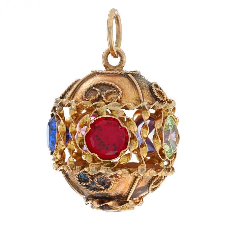 Taille ronde Yellow Gold Lab Created Spinel Ruby Sapphire Vintage Ornate Ball Charm 14k Round en vente