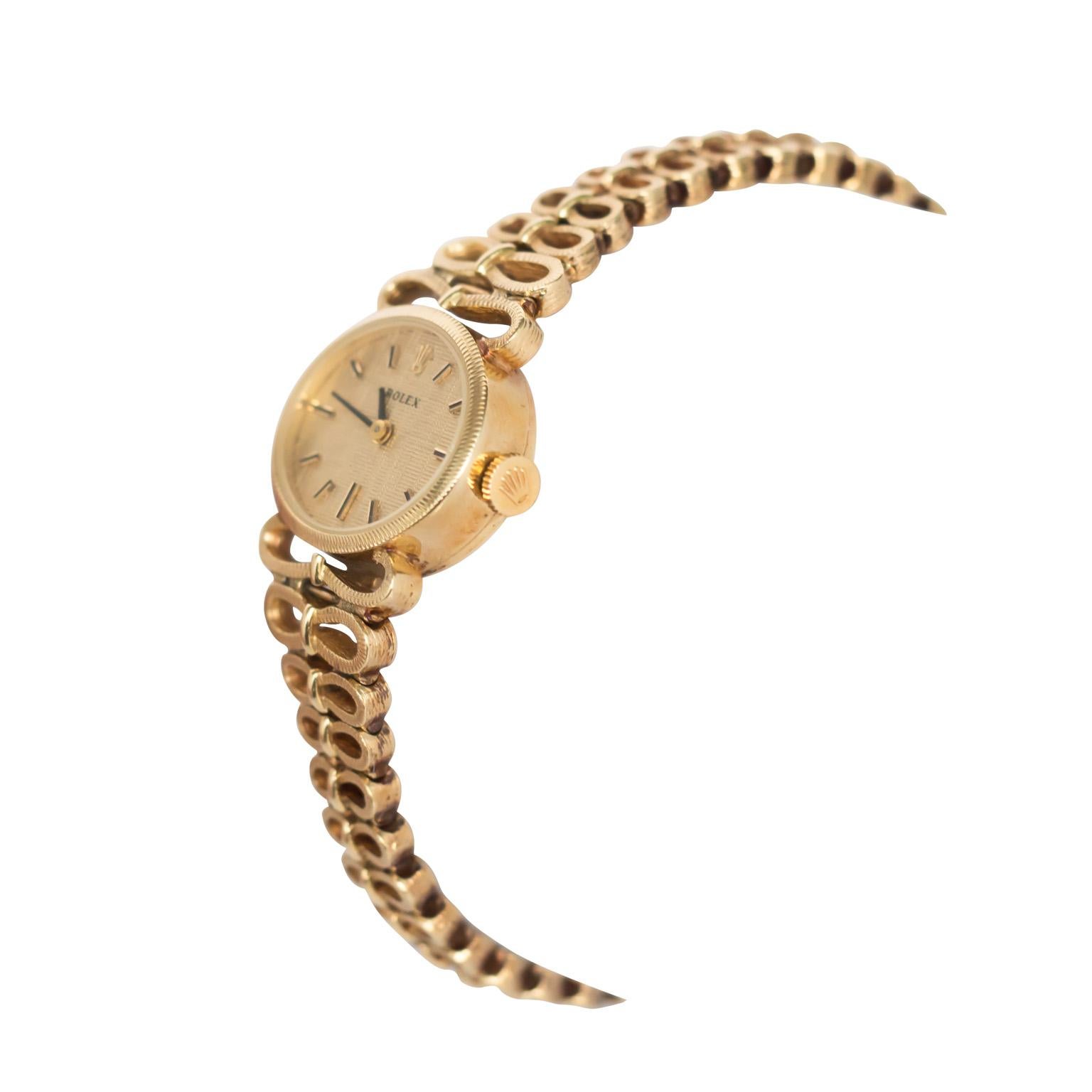 Item Details: 
Length: 6.95 inches 
Metal Type: 14 karat Yellow Gold 
Weight: 36.8 grams
Movement: Manual Wind 

Finger to Top of Stone Measurement: 6.53mm