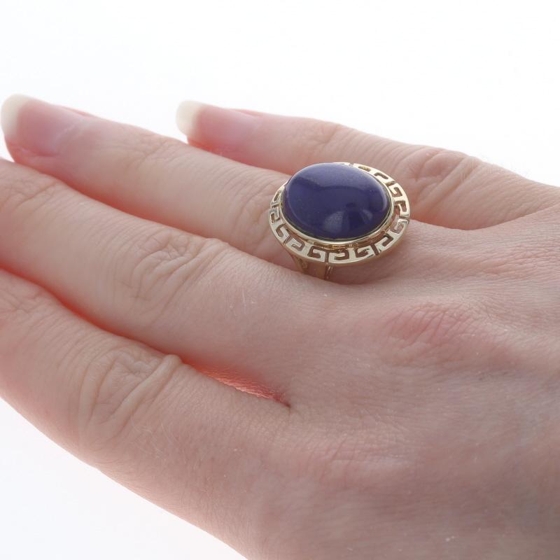 Yellow Gold Lapis Lazuli Cocktail Solitaire Ring - 14k Oval Cab Greek Key Border In Excellent Condition For Sale In Greensboro, NC