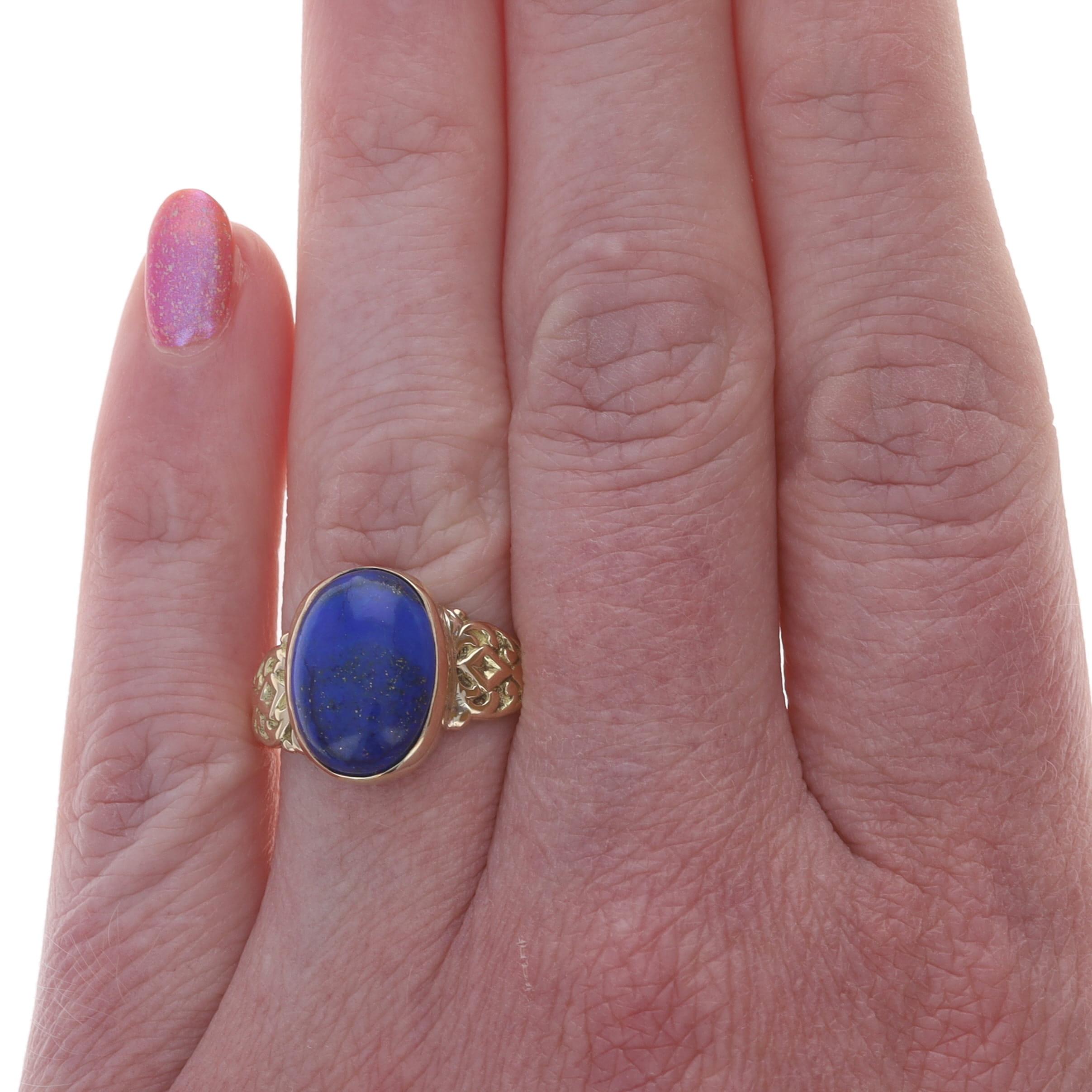 Taille ovale Bague cocktail solitaire en or jaune avec cabochon ovale 14 carats et lapis-lazuli en vente