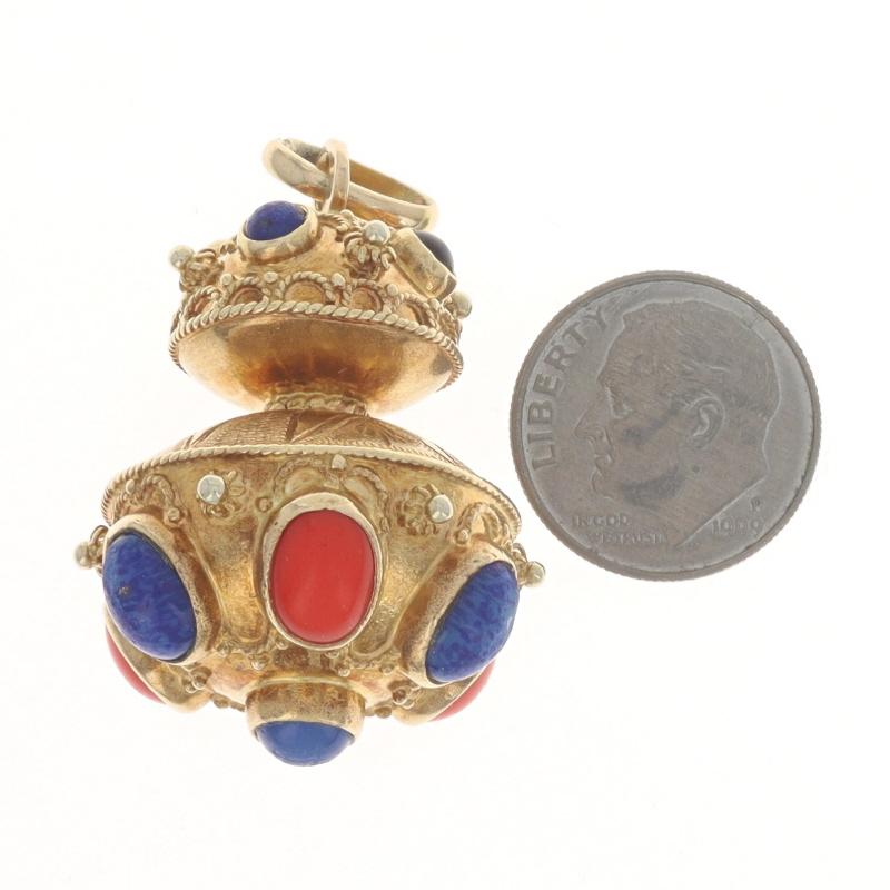 Gelbgold Lapis Lazuli Koralle Vintage Etruscan Charm 18k Runde & Oval Cabochon im Zustand „Hervorragend“ im Angebot in Greensboro, NC