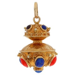 Pulseras con dijes de oro