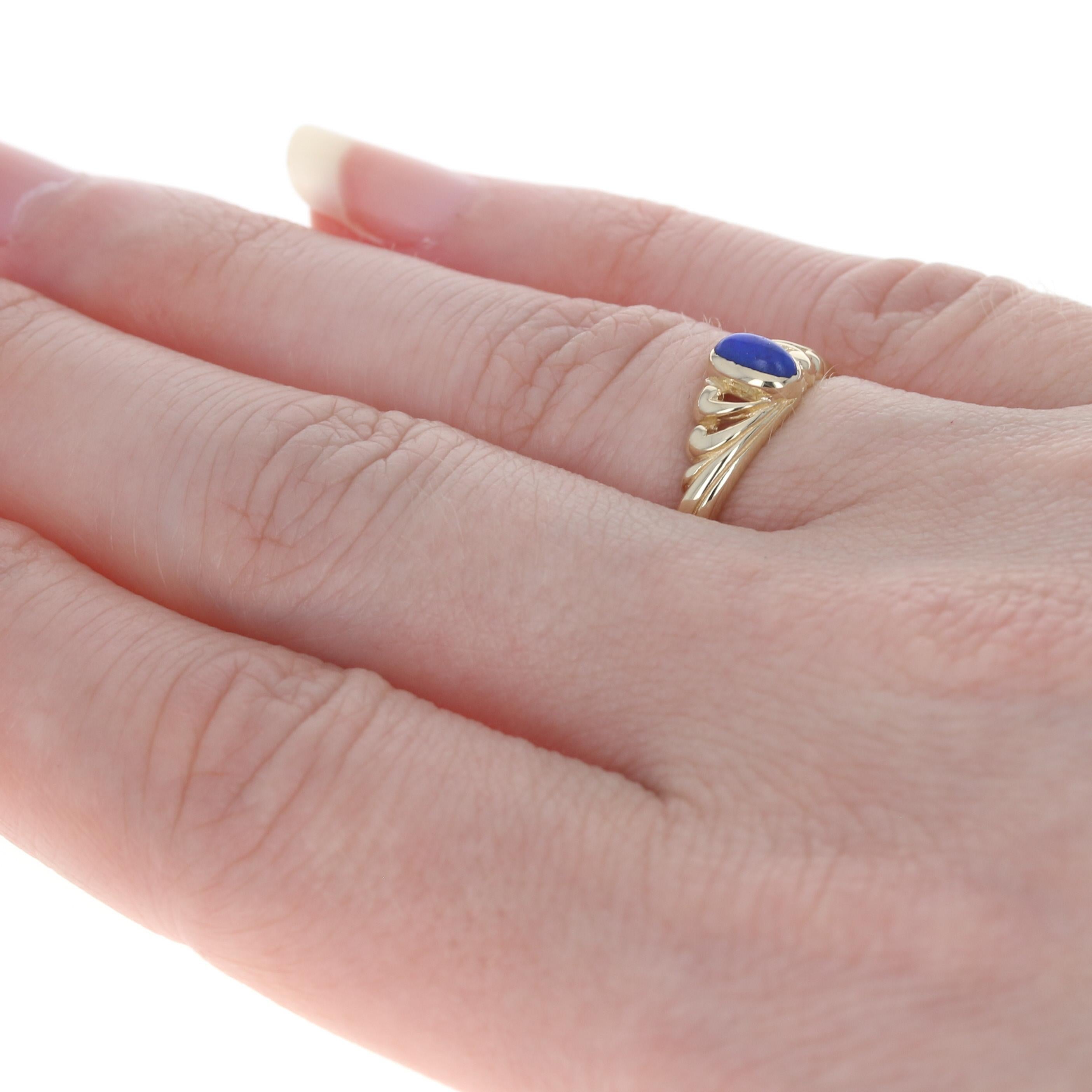 Yellow Gold Lapis Lazuli Solitaire Ring, 14k In Excellent Condition In Greensboro, NC