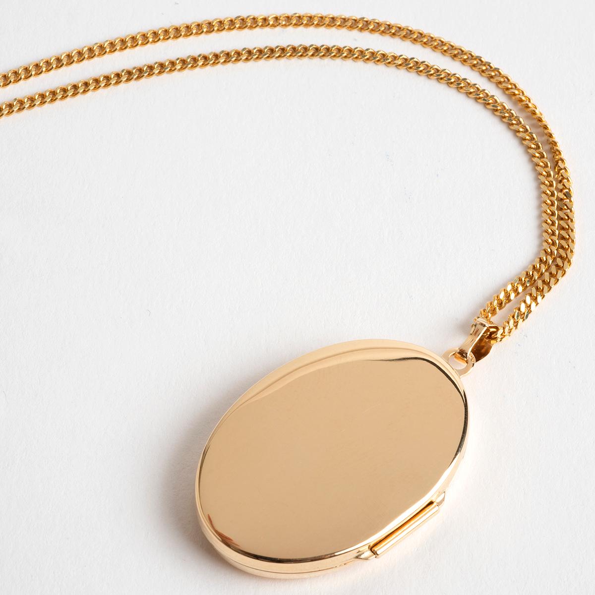 Yellow Gold Large Engraved Locket, 9K Yellow Gold In Excellent Condition In Canterbury, GB