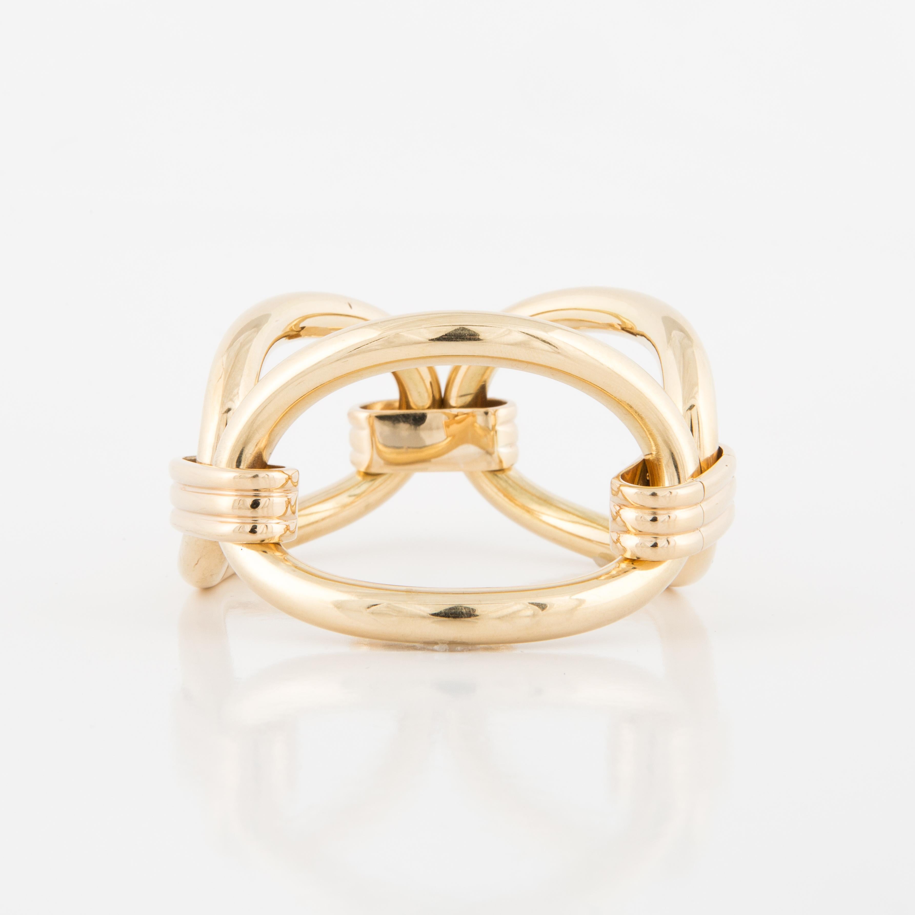 bracelet en or jaune 18 carats composé de trois grands maillons ovales séparés par des entretoises striées.  Mesure 8 pouces de long et 1 1/2 pouces de large.  Italien.