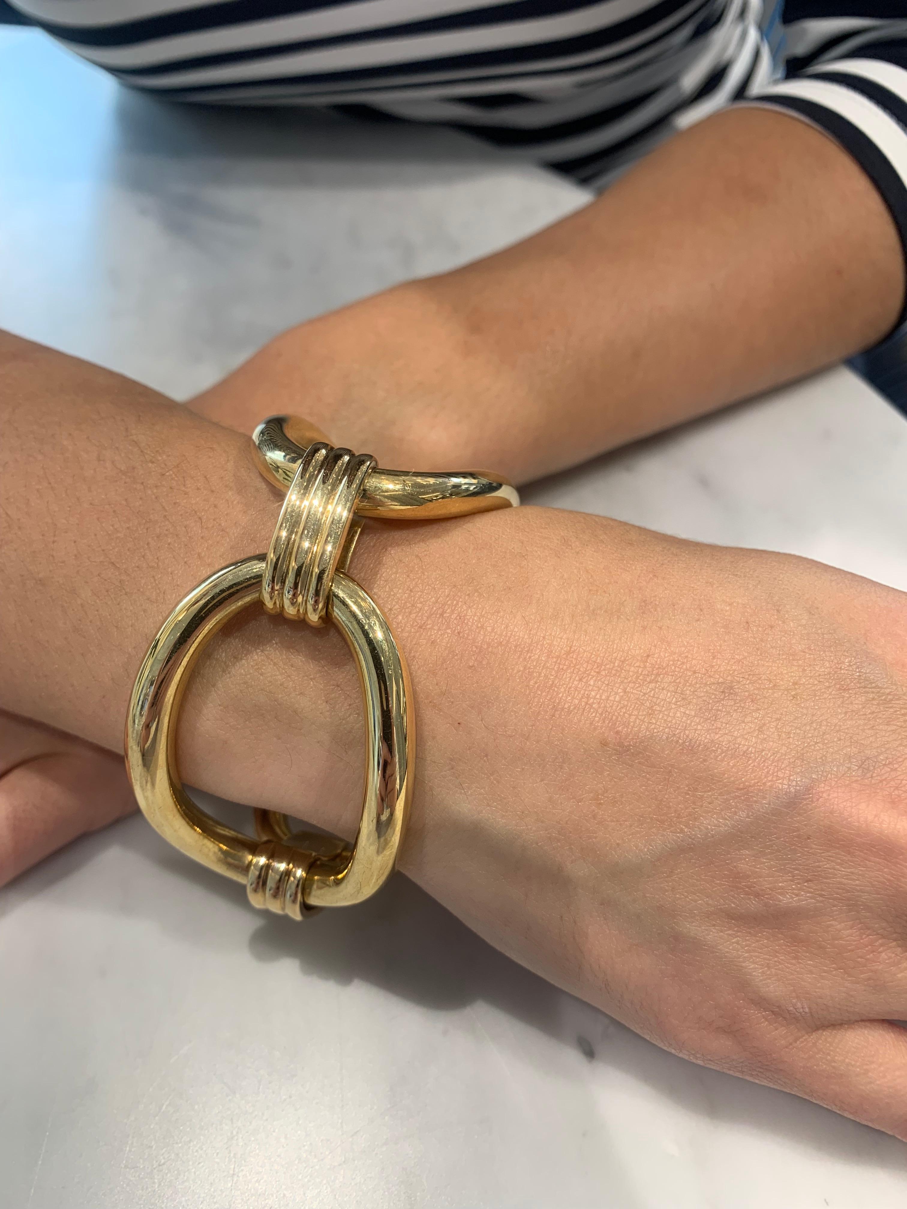 Women's Italian 18K Gold Large Link Bracelet For Sale