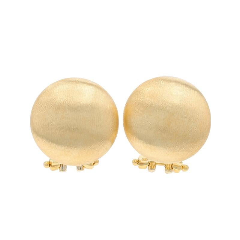 Contenuto del metallo: Oro giallo 18k

Stile: Borchia grande
Tipo di chiusura: Chiusura a leva
Tema: Cerchio
Caratteristiche: Spazzolato, finitura opaca

Misure

Altezza: 9/16